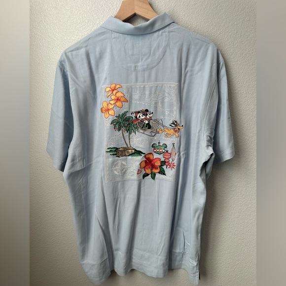 NWT. Disney x Tommy Bahama Holiday Embroidered Shirt – Light Blue – Men’s L - Picture 2 of 6